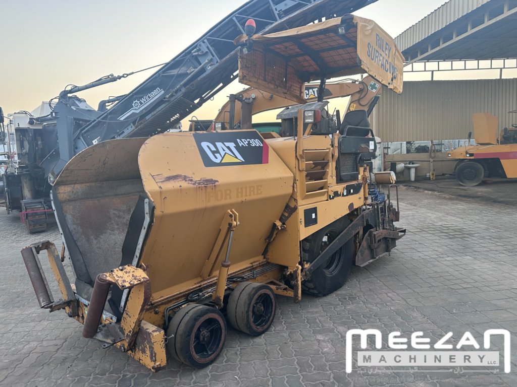 2010 CATERPILLAR AP300